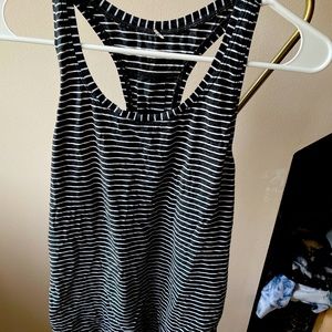 ☆ LULULEMON BLACK AND WHITE TANK TOP ☆